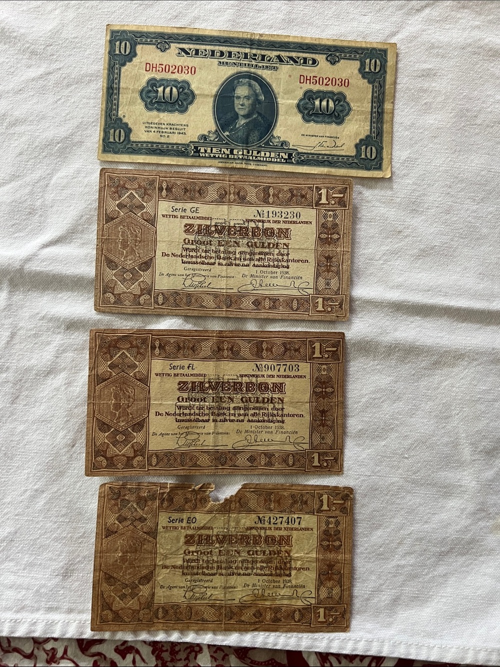 Paper money 1943 & 1938 Netherlands 10 + 1 gulden Queen Wilhelmina bank notes